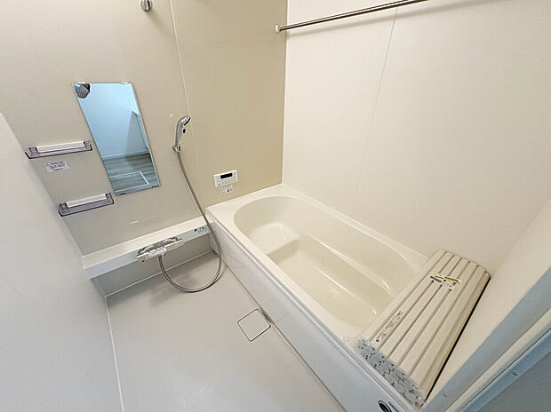 【【Bath Room】】浴室暖房換気乾燥機付き。冬の時期でも浴室内を暖かくでき、ヒートショックの防止にも繋がります！