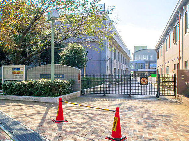 杉並区立高井戸中学校（約1,600m）
