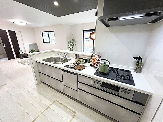 【【建物プラン例：Kitchen】】食洗器搭載システムキッチンを採用可能。