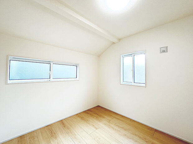 【【Room：4.5帖】】全居室2面採光の間取りプラン！陽光が差し込みやすく、明るく暖かな空間を創り出します！