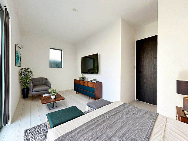 【【施工例：Room】】南側にバルコニーが面しており、陽光が差し込みやすい設計！開放的な空間を創りやすく、洗濯物も乾きやすくなっています！