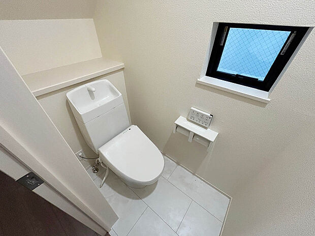 【【Toilet】】各階にトイレがあるので、朝慌ただしい時間帯に混む心配が減ります。わざわざトイレのために階段を昇り降りをせずに済みます。