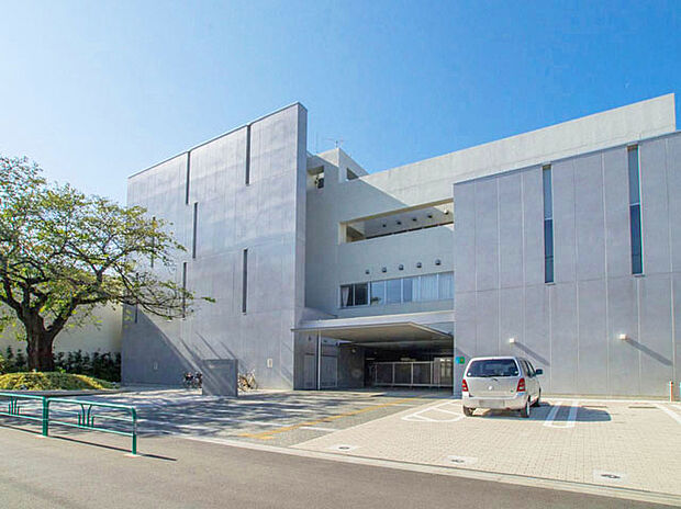 杉並区立井草中学校（約1,300m）