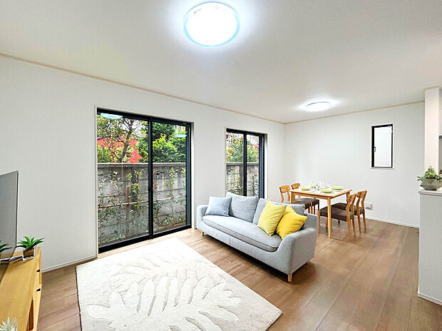 【【LDK：17.56帖】】断熱・省エネ性能に優れたZEH水準仕様住宅！設計・建設住宅性能評価書、耐震等級3取得の暮らしの質を高める住空間となっております！