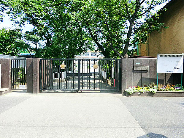 練馬区立石神井西小学校（約560m）