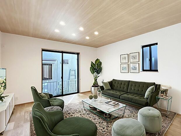 【【LDK：15.75帖】】3面採光で陽当たり・通風良好なLDK。窓から差し込む陽射しが心地よい空間を演出してくれます。