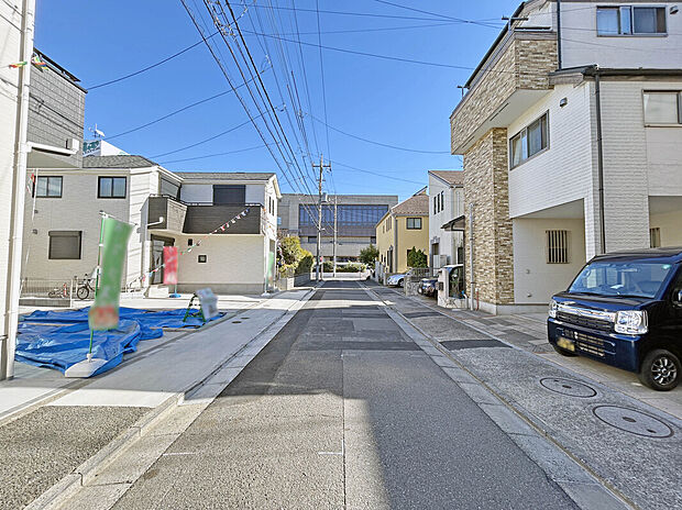 【【前面道路】】小学校、保育園、幼稚園が徒歩10分圏内にあり、共働きの子育て世帯でも安心して暮らせます。