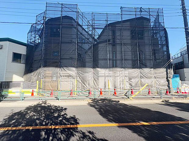 【【外観:12月中旬撮影】】食洗機・床暖房・玄関タッチレス錠、宅配ボックスなどの設備も豊富。より快適で暮らしやすい邸宅です。