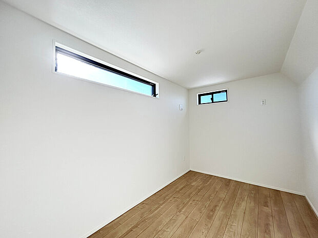 【【Room:5.6帖】】全室2面採光なので陽当たり・通風良好。圧迫感なく居心地の良い空間が叶います。