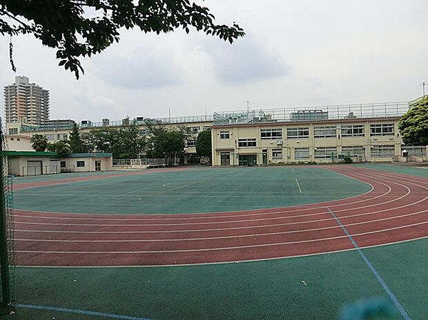 豊島区立西巣鴨小学校(約270m)