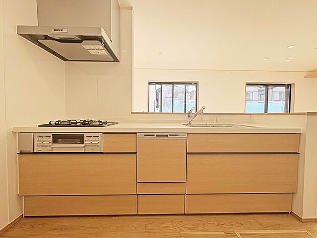 【【Kitchen】】あると便利な食洗器搭載キッチン。手洗いの時間や労力を大幅に削減でき、家事の効率化が図れ、空いた時間に他の作業やのんびり家族との時間が増えます。