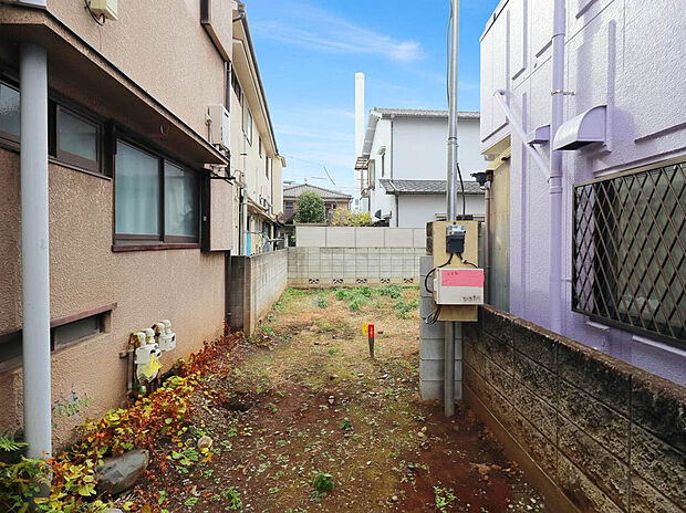 【【外観:1月中旬撮影】】春には桜が楽しめる「豊島区立上池袋さくら公園」が徒歩1分圏内!都会に居ながらも気軽に自然を楽しめる緑豊かな立地!