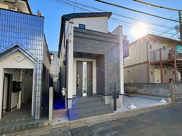 【【外観】】LDK20.5帖の4LDKファミリープラン!2階は家族それぞれのくつろぎ空間を確保しています。