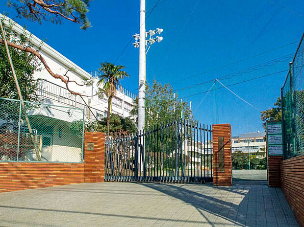 世田谷区立緑丘中学校(約1,200m)