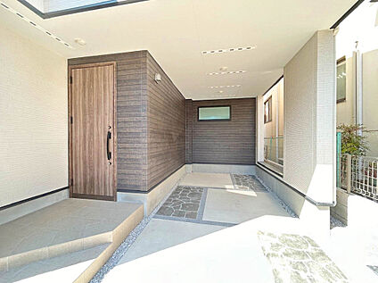 【施工例：ビルトインガレージ】