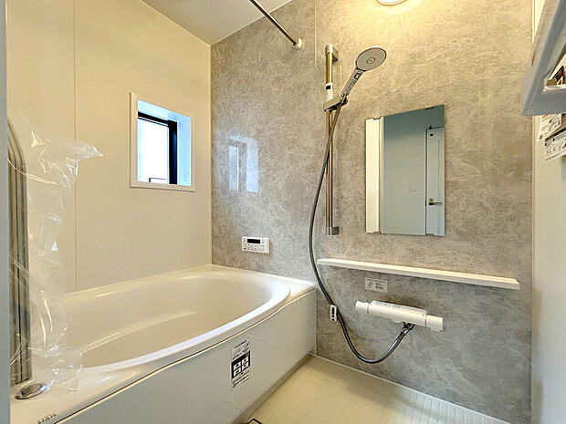 【【浴室乾燥機付き】】浴室乾燥機付きバスルーム。雨の日や花粉の季節などでも衣類の乾燥もできて便利です!