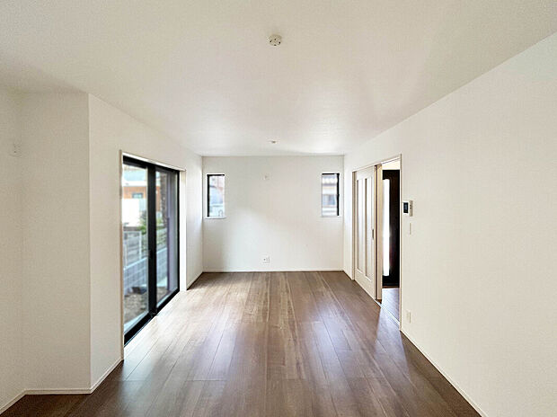 【【LDK:11.87帖】】リビング階段仕様になっており、家族と顔を合わせる機会が増え、自然と会話が増えます。