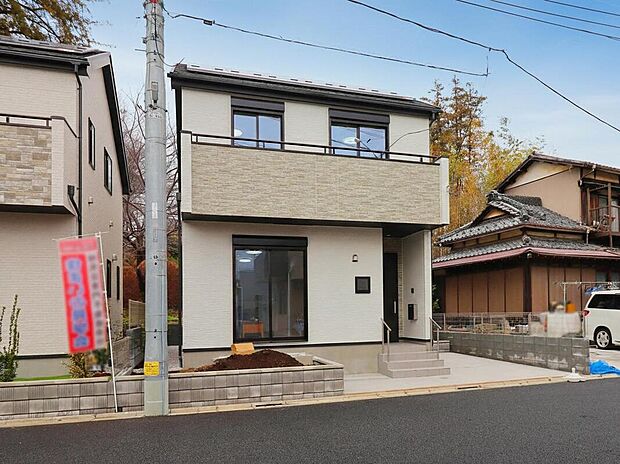 【【外観:B号棟】】スーパー徒歩10分、コンビニ徒歩3分と買い物施設が気軽に利用しやすい徒歩圏内に点在しています。