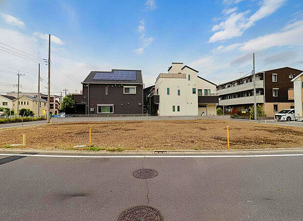 【【外観：6月中旬撮影】】小中学校徒歩6分、幼稚園徒歩7分、保育園徒歩11分圏内と教育施設がお子様の通学も安心の徒歩圏内。公園や緑地も点在しているので子育て世帯も安心してのびのび過ごせます。