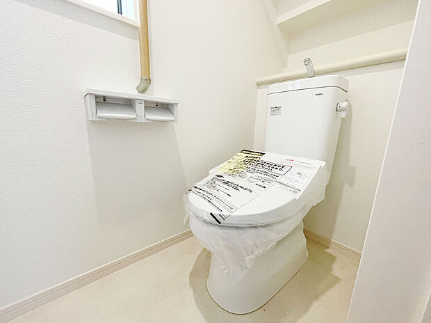 【【建物プラン例：Toilet】】各階にトイレがあるので、朝慌ただしい時間帯に混む心配が減ります。わざわざトイレのために階段を昇り降りをせずに済みます。