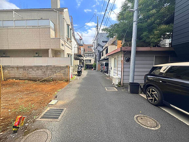 【【前面道路】】小中一貫教育校「渋谷本町学園」が徒歩10分、保育園徒歩4分圏内にあり、共働きの子育て世帯でも安心な住環境。