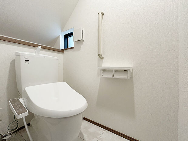 【【Toilet:C号棟】】各階にトイレがあるので、朝慌ただしい時間帯に混む心配が減ります。わざわざトイレのために階段を昇り降りをせずに済みます。