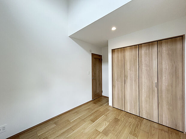 【【Room：I号棟】】全居室収納付き、全室2面採光で個人的な空間も開放的で居心地の良い空間に保てます。