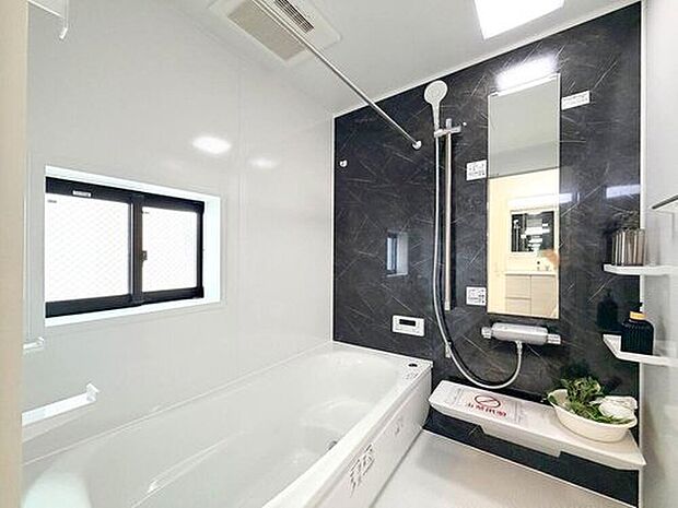 【【建物プラン例：Bath Room】】足を伸ばしてゆったりと浸かれるのはもちろん、洗い場も広さがあるので立ったりしゃがんだりする動作もスムーズに行えます。