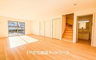 [南側5m接道で明るく開放感のある立地。] その他