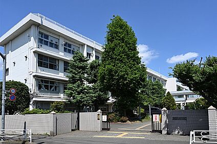 府中市立府中第二中学校 740m