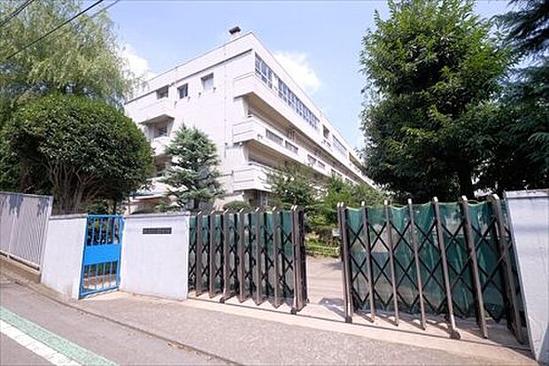 国分寺市立第二中学校(約580m)