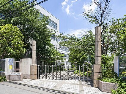 国分寺市立第一中学校 820m