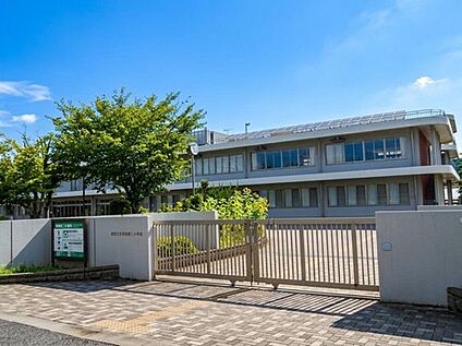 多摩市立多摩第二小学校 700ｍ