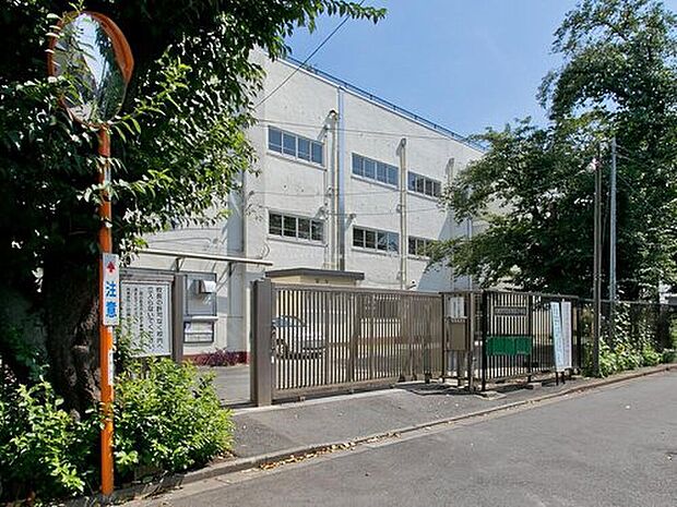 西東京市立田無第三中学校(約960m)