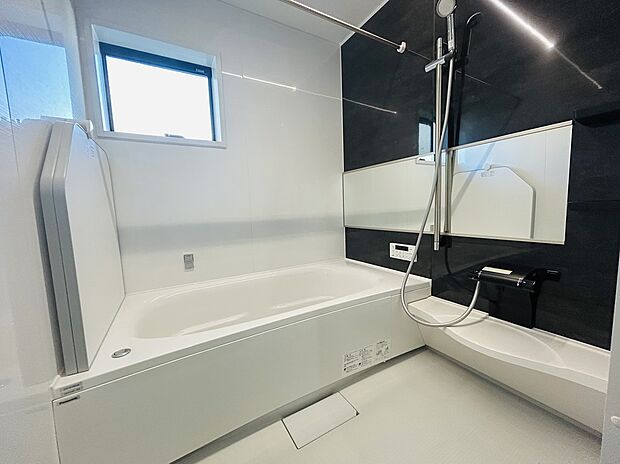 【同社施工例】■同社施工例■
保温性の高い浴槽ですので、時間がたっても温かいお風呂に入ることができます