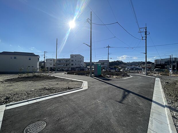 【外観】■現地外観■
分譲地内の道路も新設しておりますので、安心です