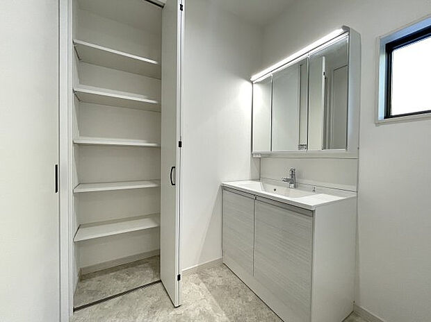 【同社施工例：洗面化粧台】使いやすく、お手入れもラクなデザイン