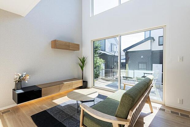 リビング【1号地】(2023年9月撮影)ナチュラルモダンなテイストで統一された落ち着きのあるインテリアです。