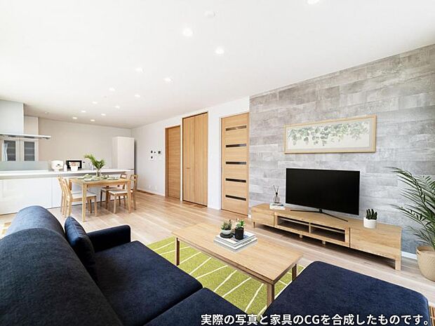 リビング【54-13号地】（2023年8月撮影）アクセントクロスがお洒落なリビング空間を演出