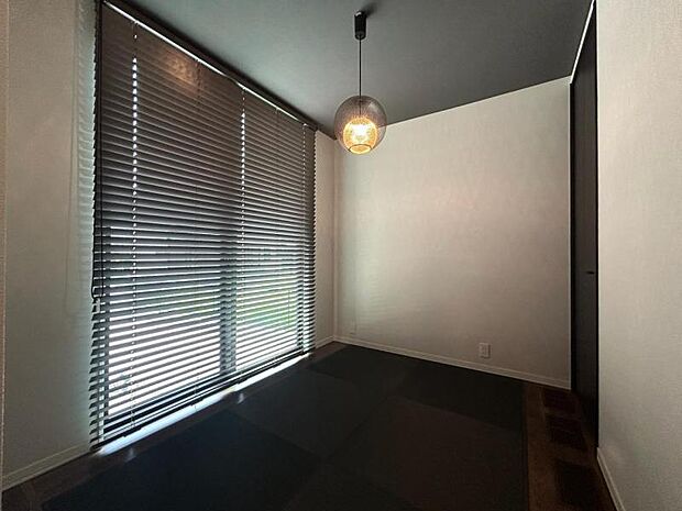 タタミスペース【3号地】（2025年8月撮影）客間としても活用するリビング隣接のタタミスペース