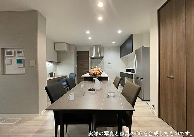ダイニングキッチン【2号地】（2025年7月撮影）配膳・片付けがスムーズになる横並びのダイニングキッチン