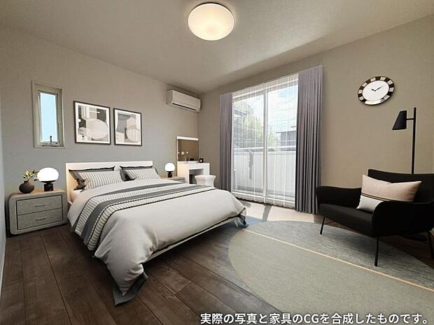 【主寝室【34号地】(2024年9月撮影)】ウォークインクローゼットがあり、スッキリ片付く主寝室