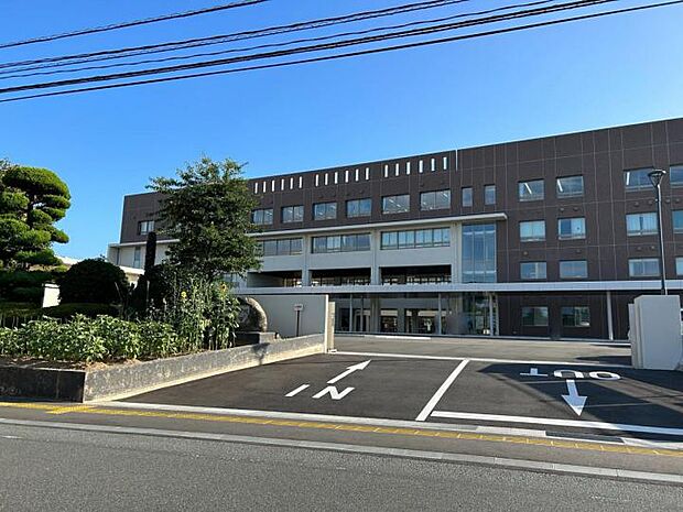 福間中学校(約1,600m)