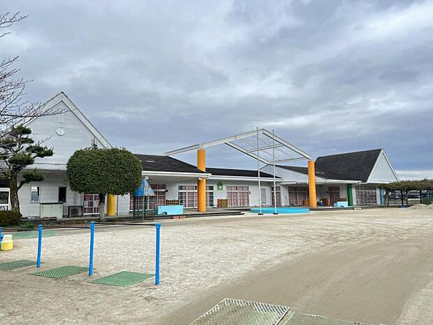 岩戸幼稚園(約2,050m)