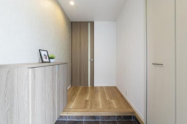 【玄関【9号地】(2024年4月撮影)】1.9畳の広々SIC付きでしっかり収納