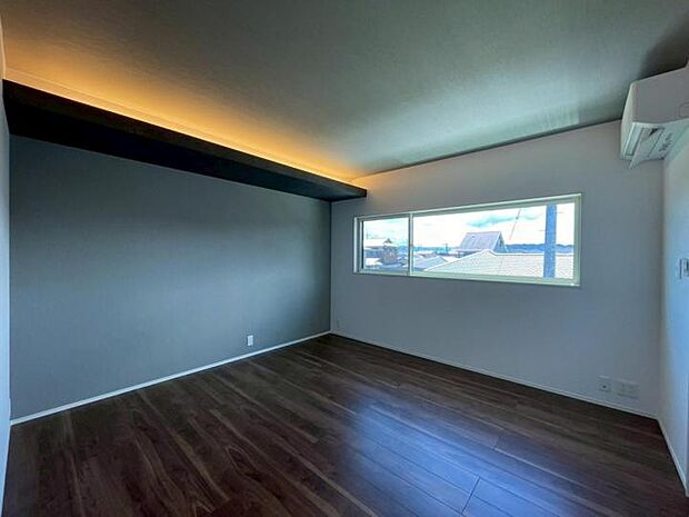 【主寝室【2号地】(2025年7月撮影)】たっぷりと2ヵ所のW.I.Cを使い分けできるぜいたくな主寝室