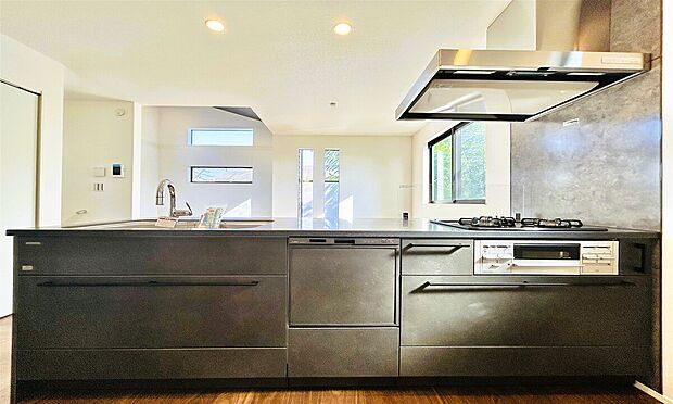 【ペニンシュラキッチン施工例】■タカラスタンダードのキッチン&タッチレス水栓を標準設置