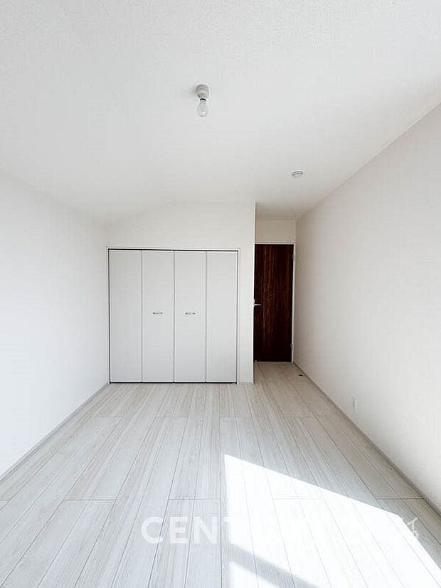 収納もしっかりした洋室は生活にゆとりを与えます。