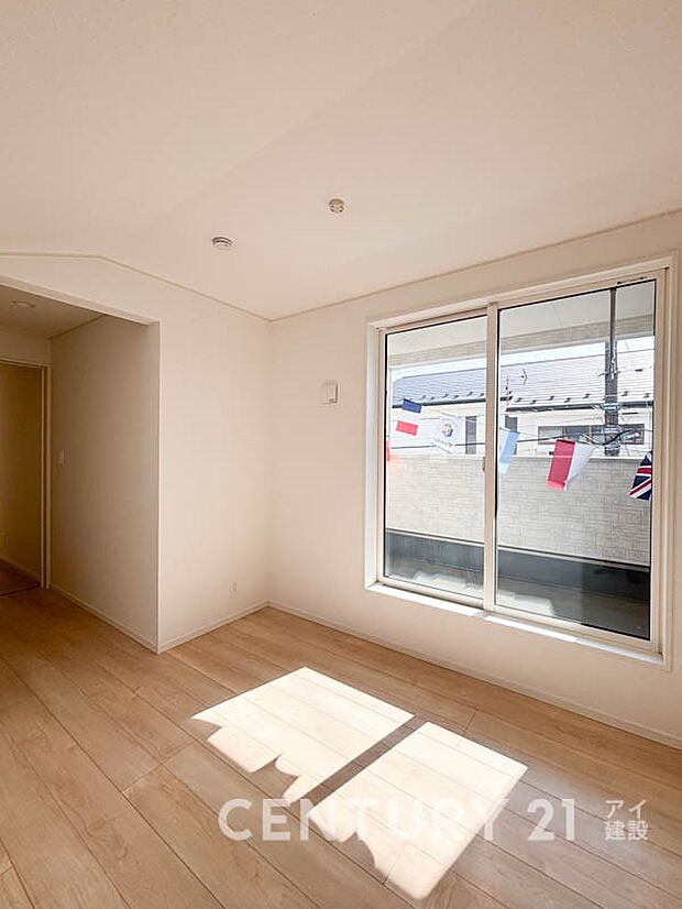 【リビング以外の居室】収納もしっかりした洋室は生活にゆとりを与えます。