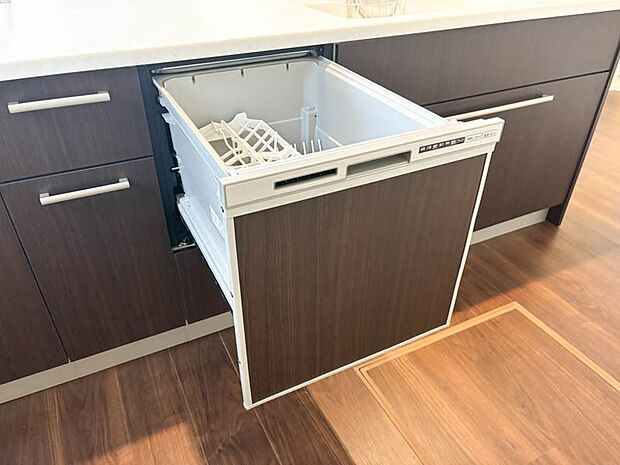 【食器洗浄乾燥機】~食器洗浄乾燥機~ 家事を時短、暮らしを快適にする食洗器。手が荒れない、水道代の節約、高温度で洗うので手洗いよりもしっかりキレイ。